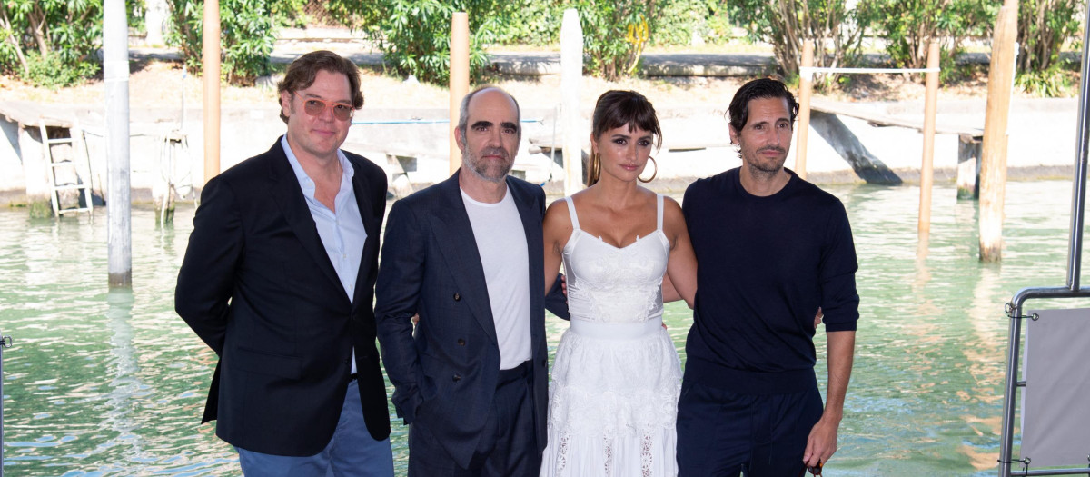 Alvaro Longoria, Luis Tosar, Penelope Cruz and Juan Diego Botto at 'On the Fringe' photocall, 79th Venice International Film Festival, Italy - 06 Sep 2022