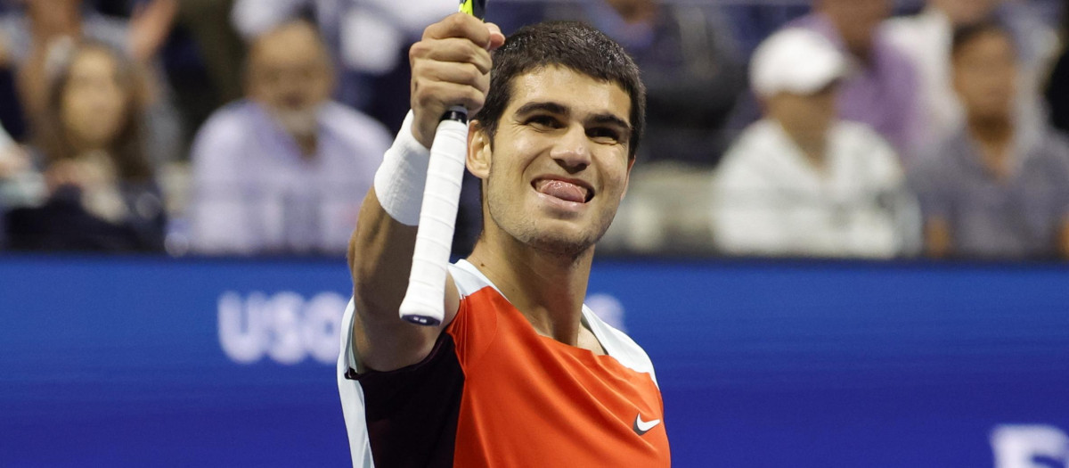 Carlos Alcaraz celebrando la victoria