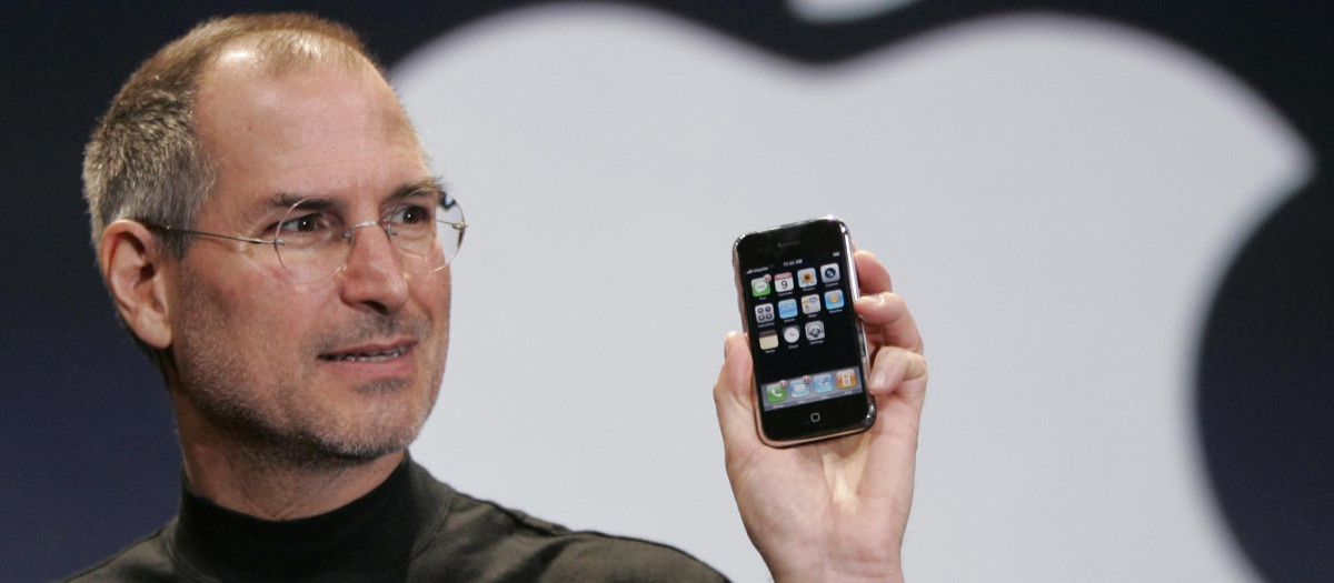 Steve Jobs presentó el primer iPhone el 9 de enero de 2007