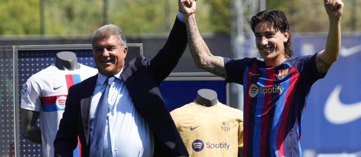 Laporta, eufórico en la presentación de Héctor Bellerín
