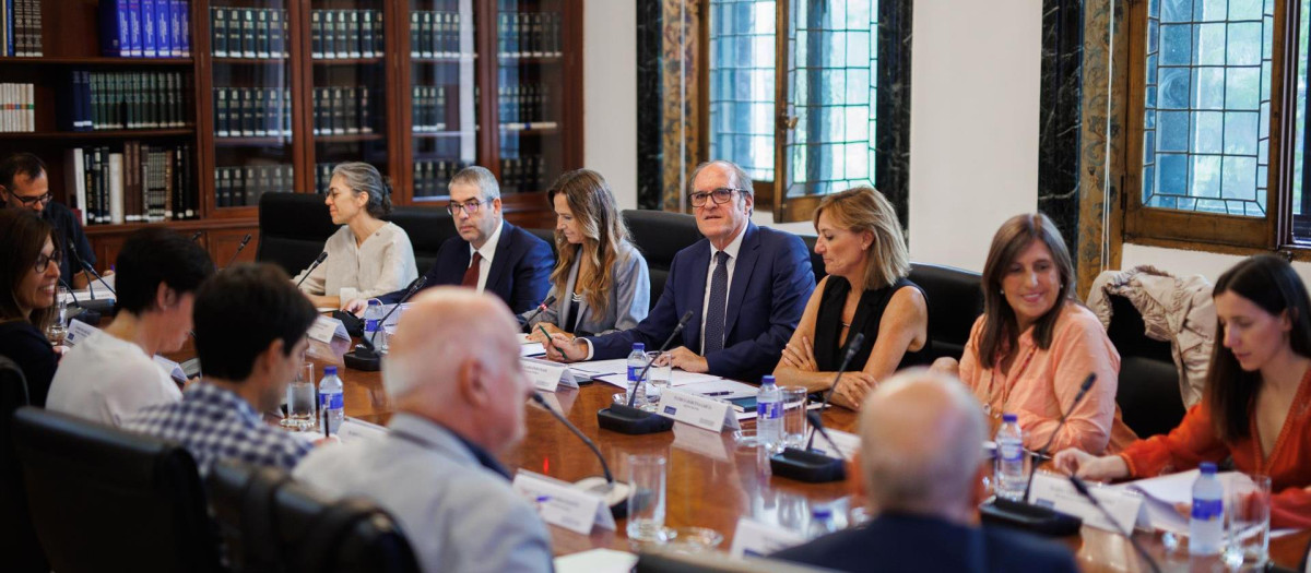 El Defensor del Pueblo, reunido este martes con la comisión asesora