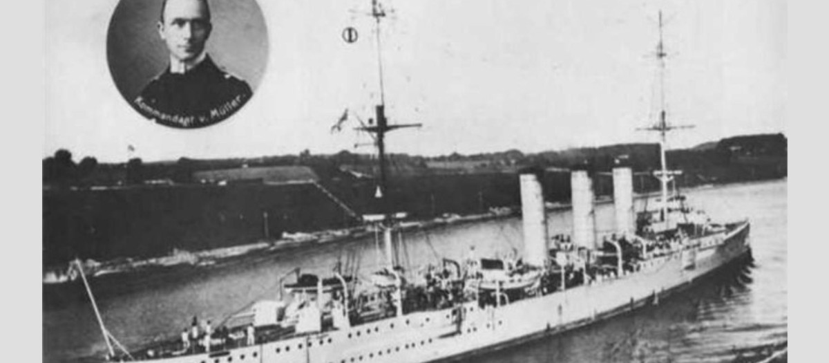 Postal conmemorativa con el SMS Emden y el retrato de Karl von Müller