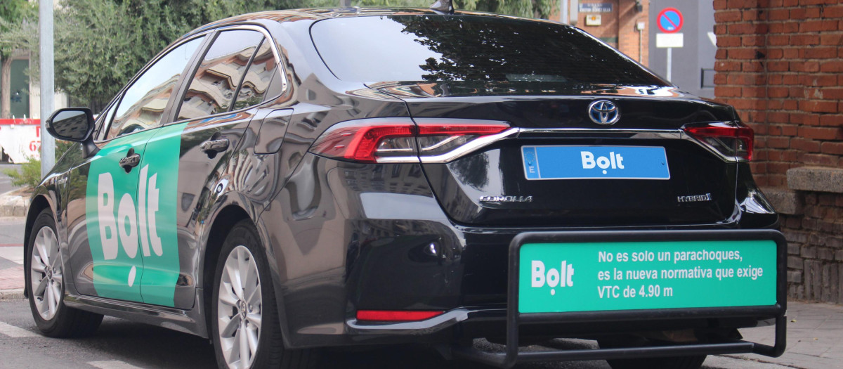 Bolt ha tenido que instalar unas extensiones para alcanzar la longitud exigida por Ada Colau