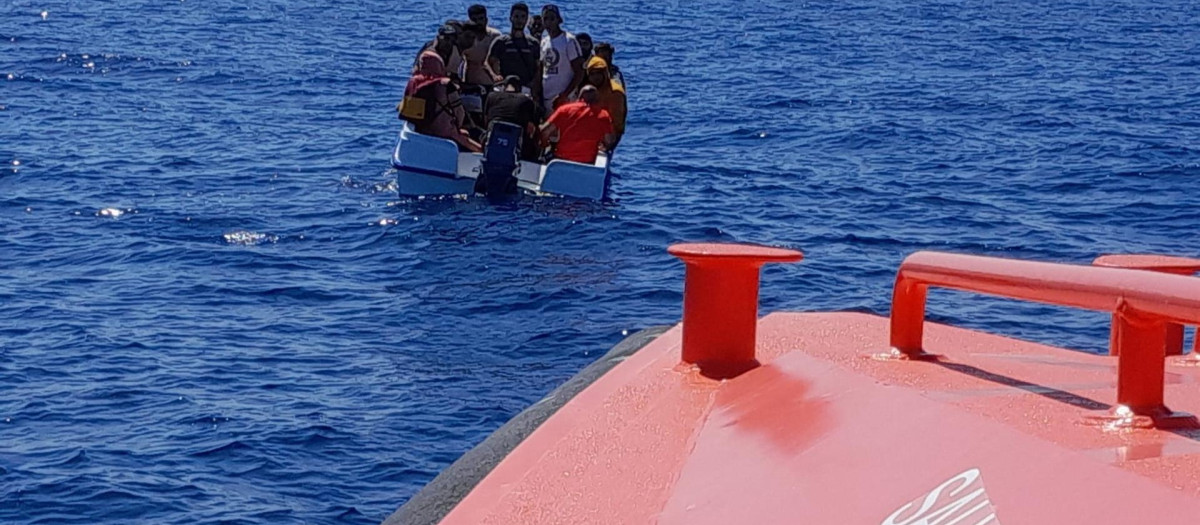Rescate de una patera en el cabo de Gata (Almería) por parte de Salvamento Marítimo este verano