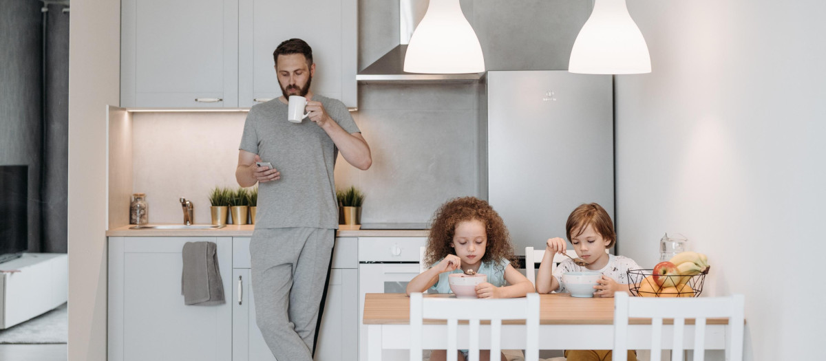 Hay padres que en el grupo de WhatsApp del colegio hablan de todo, menos del colegio