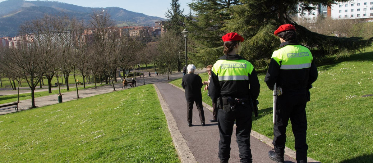 Una pareja de la Policía Municipal de Bilbao