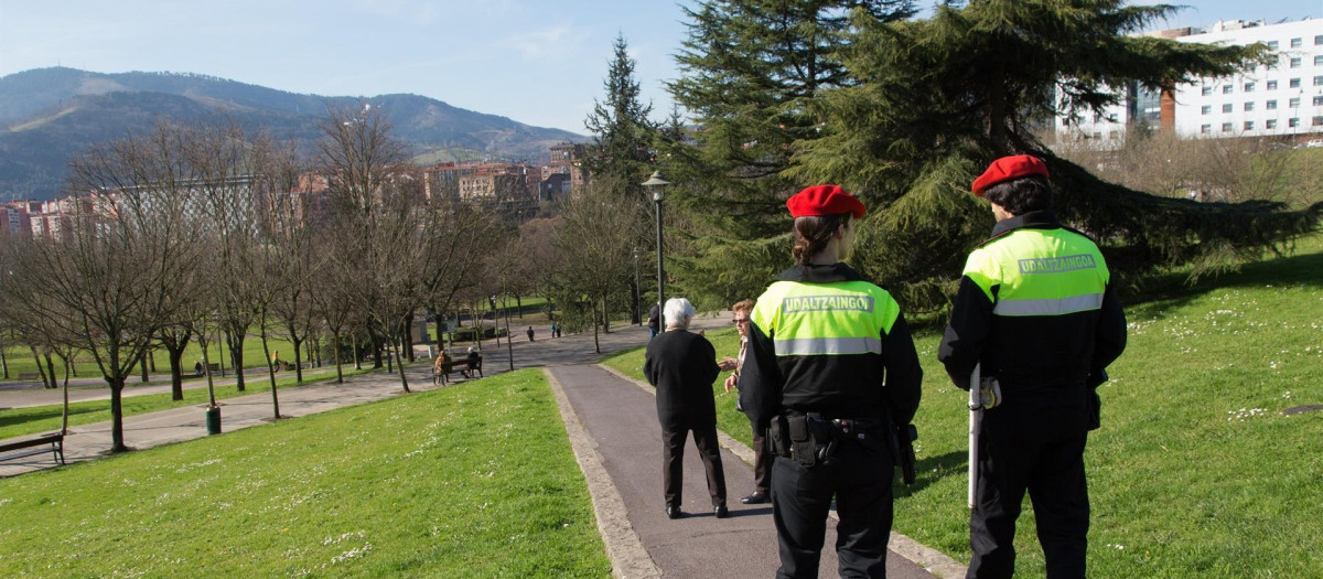 Una pareja de la Policía Municipal de Bilbao