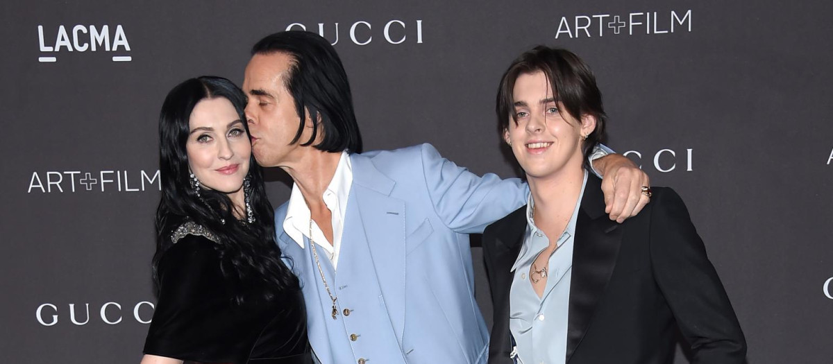 Nick Cave junto a su mujer, Susie Bick, y su hijo Earl en una gala en Los Ángeles en 2019