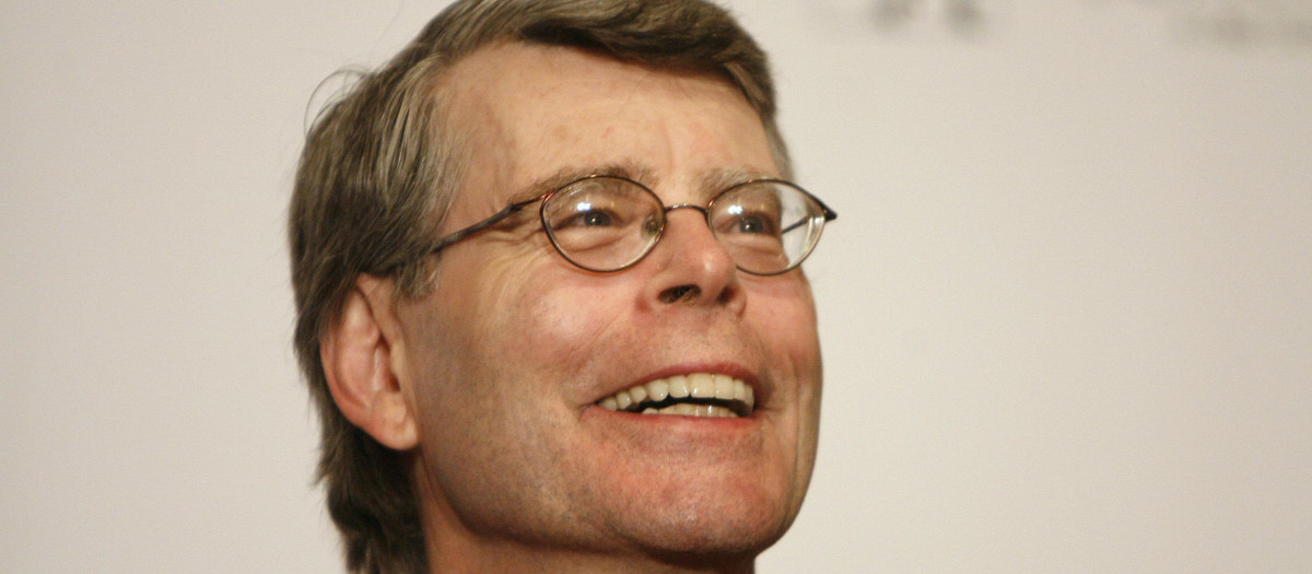 Stephen King nació en Portland, Maine, el 21 de septiembre de 1947. Sus libros han vendido más de 350 millones de ejemplares, y en su mayoría han sido adaptados al cine y a la televisión