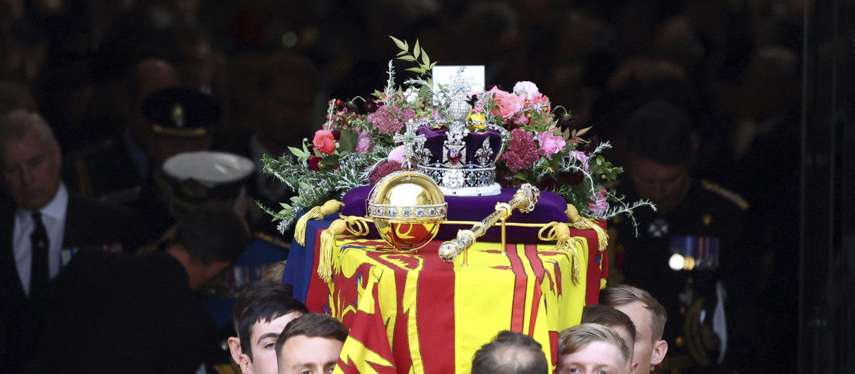 The coffin of Britain's Queen Elizabeth is carried out of the Westminster Abbey in London Monday, Sept. 19, 2022. (Hannah McKay/Pool Photo via AP) *** Local Caption *** .