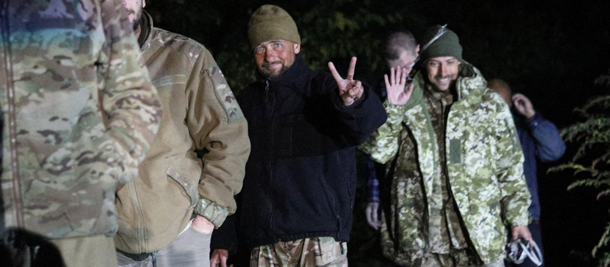 Combatientes ucranianos liberados