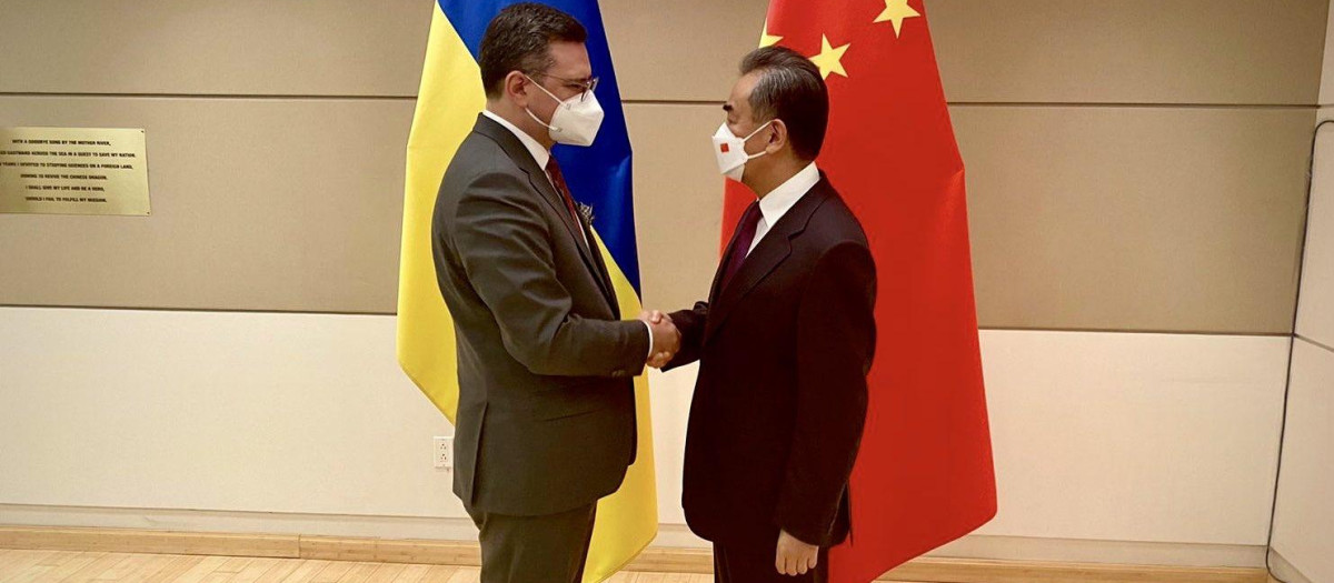 Kuleba y Wang Yi