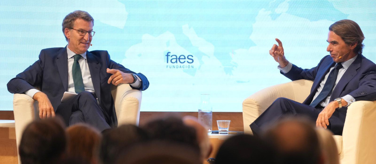 Feijóo y Aznar en el foro organizado por FAES