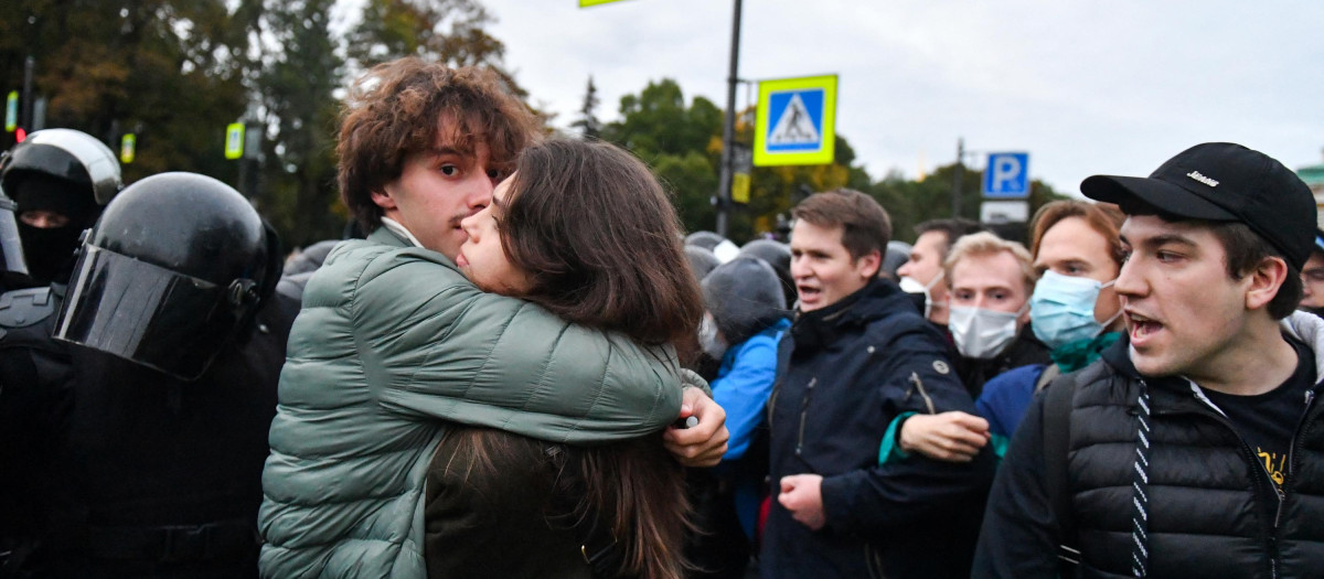 Miles de jóvenes se han manifestado en contra de la movilización anunciada por el presidente Putin