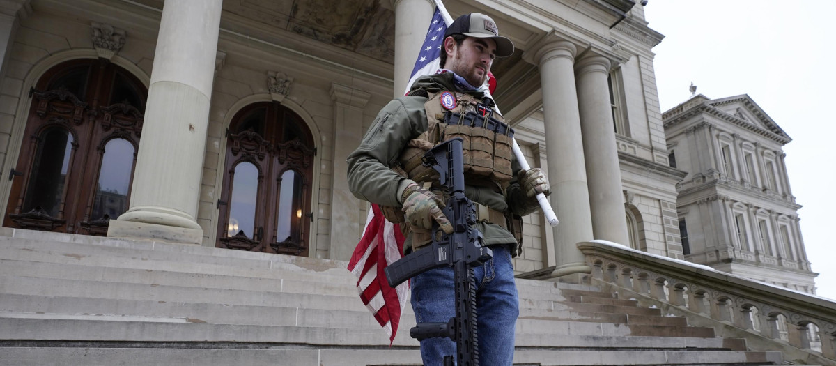 Uno de los paramilitares que participó en el asalto al Capitolio el 6 de enero de 2021 en Washington