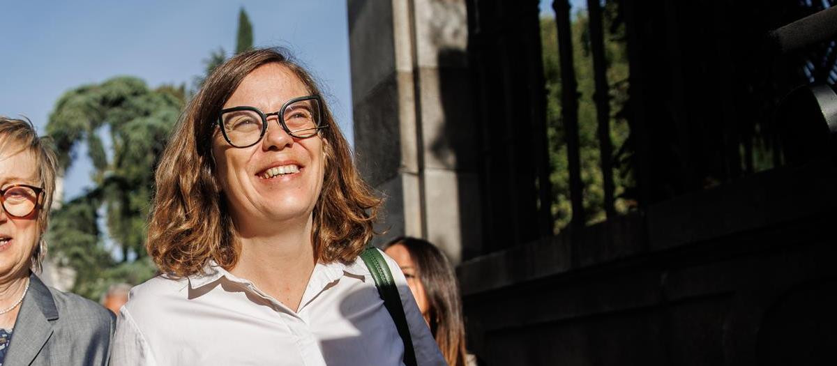 La diputada de la CUP, Eulalia Reguant, a su llegada al Supremo para declarar por un presunto delito de desobediencia