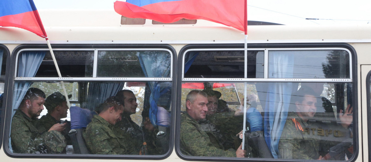 Los reservistas reclutados durante la movilización parcial asisten a una ceremonia de salida en Sebastopol, Crimea