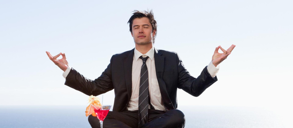 La OMS aconseja yoga y meditación para mejorar la salud mental en el trabajo