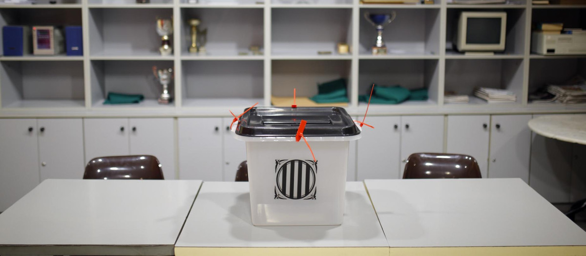 Las urnas de plástico y opacas del referéndum ilegal del 1-O, un símbolo de la falta de garantías de una consulta fuera de la Constitución y del Estatuto
