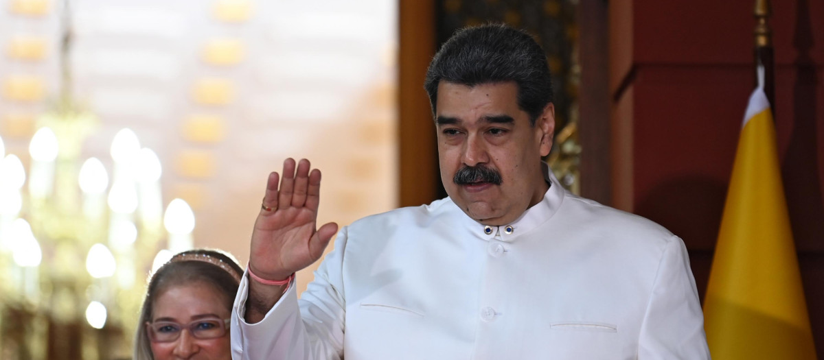El presidente de Venezuela, Nicolás Maduro, acompañado de su esposa Cilia Flores