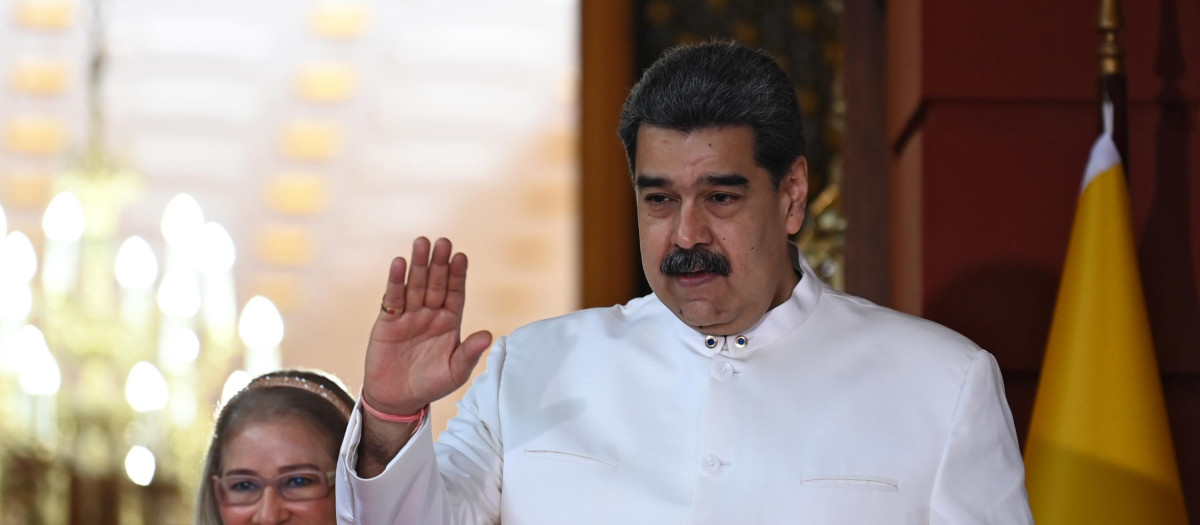 El presidente de Venezuela, Nicolás Maduro, acompañado de su esposa Cilia Flores