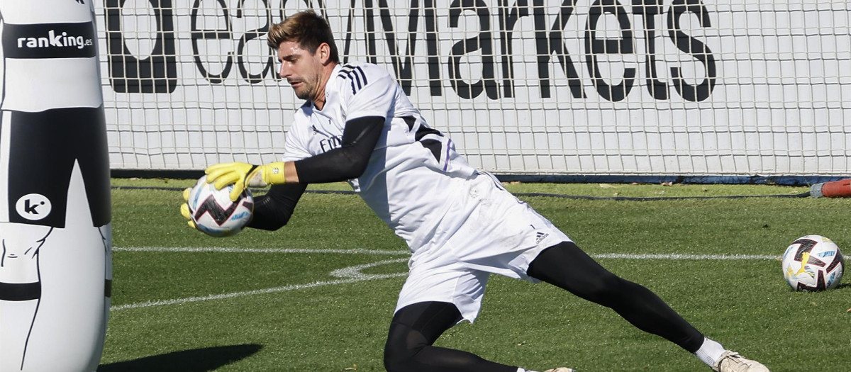 Courtois, en un entrenamiento de esta semana con el Real Madrid