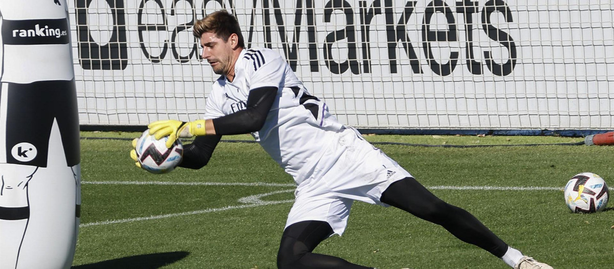 Courtois, en un entrenamiento de esta semana con el Real Madrid