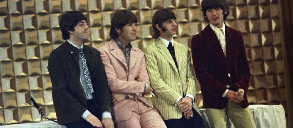 Los Beatles en Tokio en 1966 durante la rueda de prensa previa a su concierto