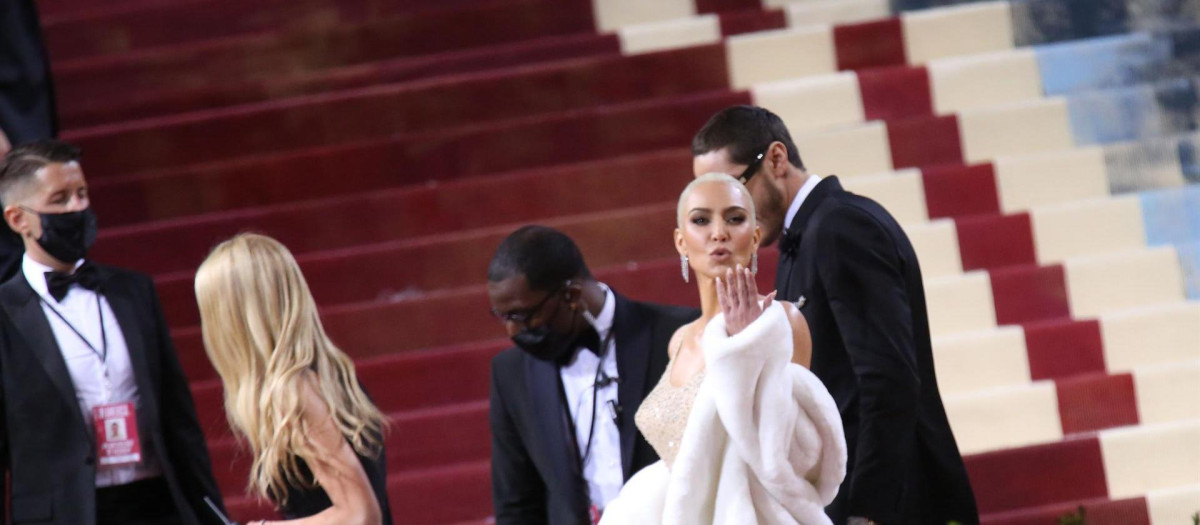 Kim Kardashian promocionó en su cuenta de la red social Instagram el token EMAX