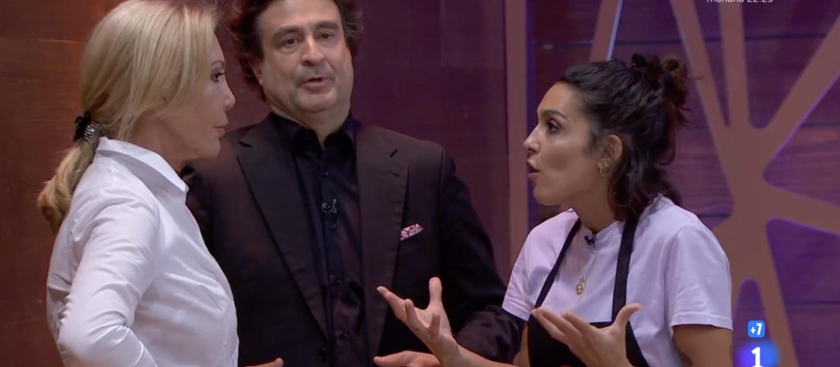 Norma Duval y Lorena Castell discuten en presencia de Pepe Rodríguez