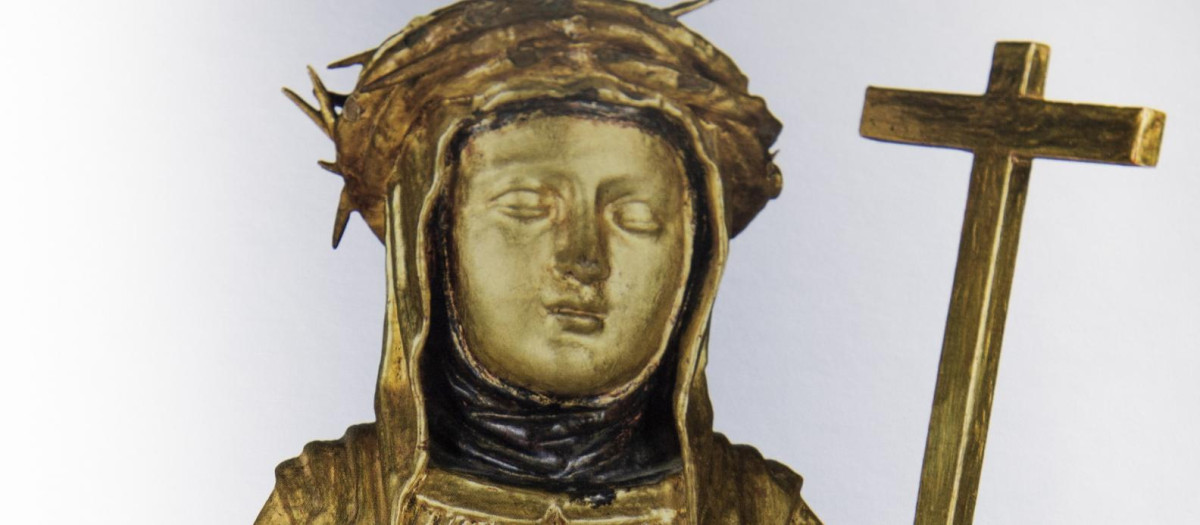 La veneración de las reliquias- que ha existido siempre en la Iglesia- se revitaliza en iertos momentos de su historia: en el desarrollo de la devoción moderna; y en la exaltación de lo humano y de la carne que tienen lugar en ek marco del barroco. De la veneración de los restos se pasa muy protno a la veneraciónd e objetos que han estado en contacto con la carne, y muy pronto también, la popularidad de esa veneración da lugar a una multitud de falsificaciones y a un comercio que la disciplina de la Iglesia trataría siempre de frenar, también ya, desde antiguo, con éxito variable.