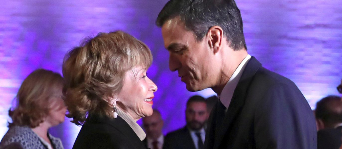 Pedro Sánchez y Teresa Fernández de la Vega, presidenta del Consejo de Estado, en 2018