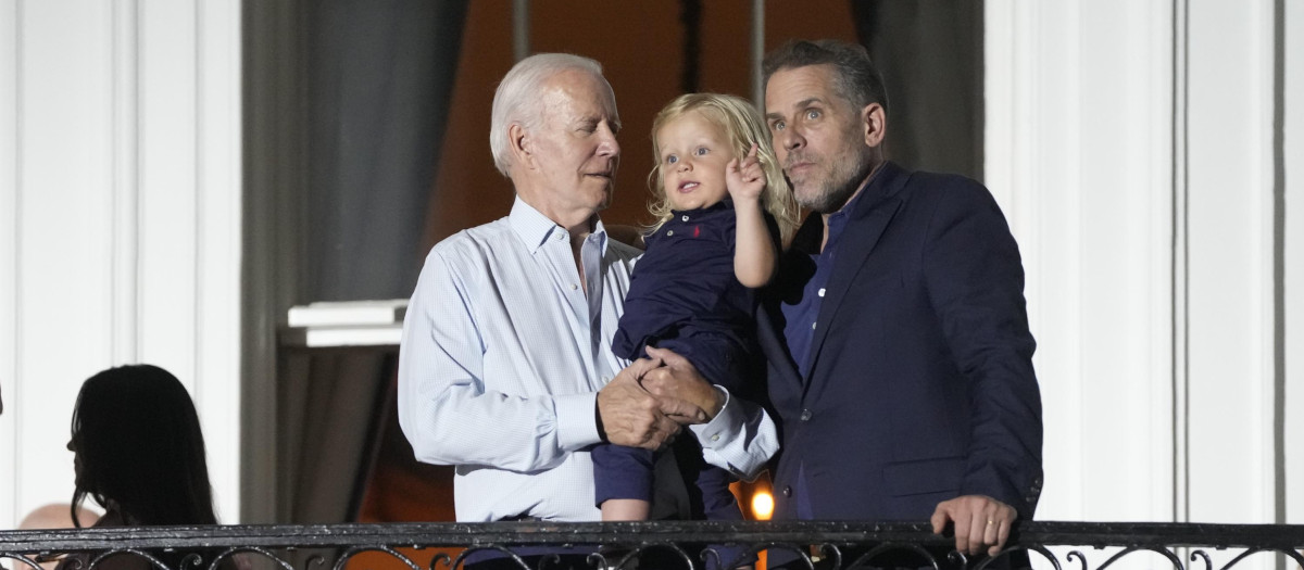 El presidente Joe Biden junto con su hijo Hunter Biden en la Casa Blanca el 4 de julio de 2022