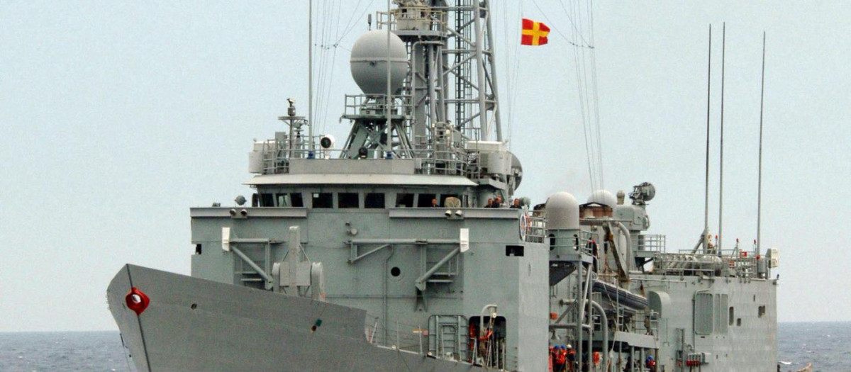 La Santa María (F-81), en las costas de Brasil