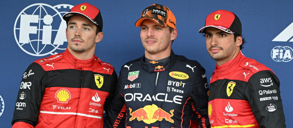 Carlos Sainz, junto a Charles Leclerc y Max Verstappen en este GP de Japón