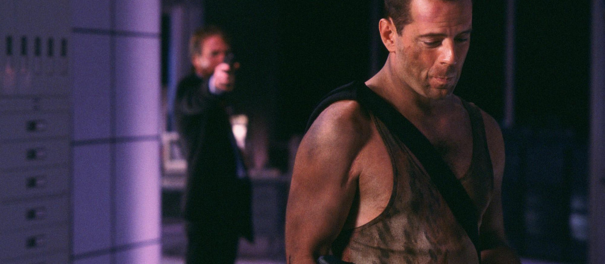 Bruce Willis, como John McClane, en una escena de Jungla de cristal