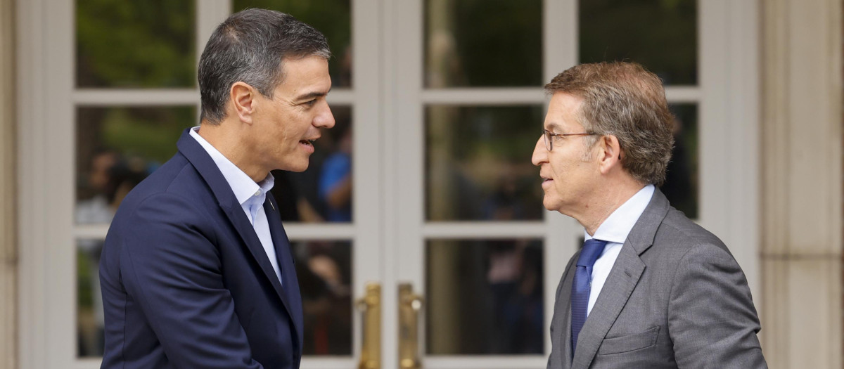 Pedro Sánchez y Alberto Núñez Feijóo en La Moncloa