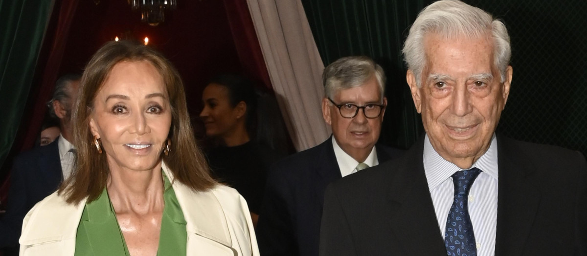 Writer Mario Vargas Llosa and Isabel Preysler during Madrileño del Año 2022 awards in Madrid on Monday, 10 October 2022.