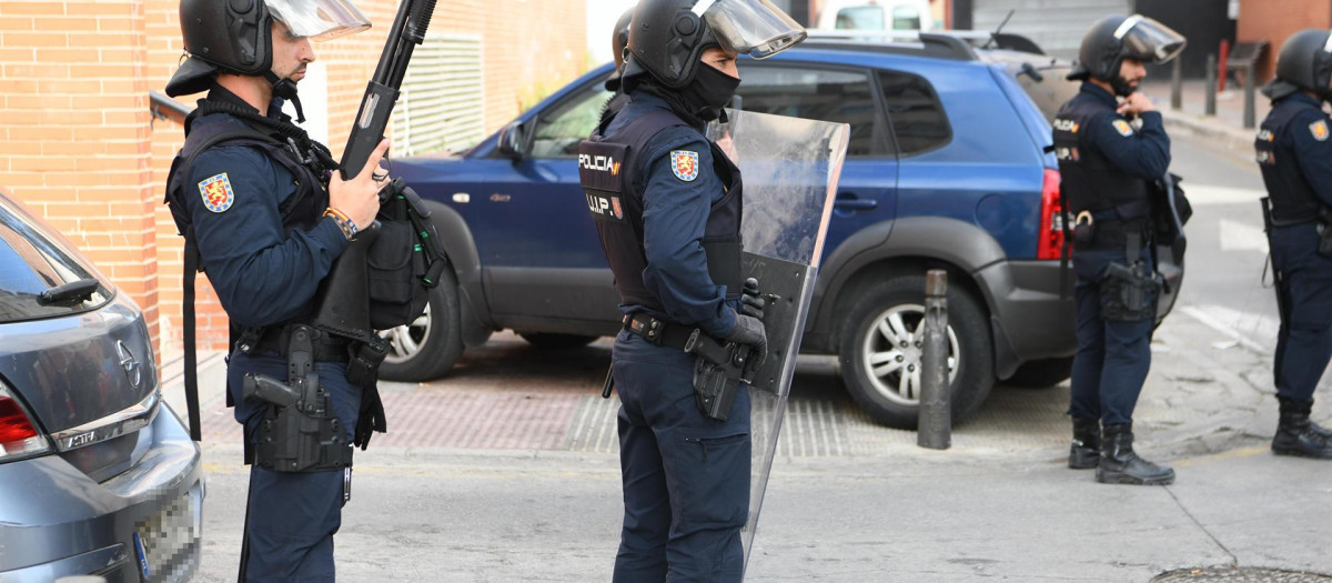 Parte del dispositivo que terminó con la detención de los ahora encarcelados en Ceuta