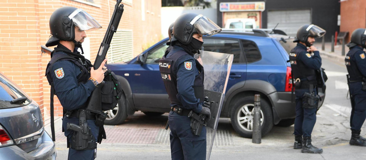 Parte del dispositivo que terminó con la detención de los ahora encarcelados en Ceuta