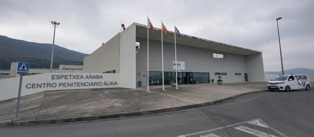 Entrada del centro penitenciario de Zaballa, en Álava - Iñaki Berasaluce