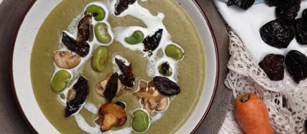 Crema de verduras con ciruela pasa, popular en República Checa
