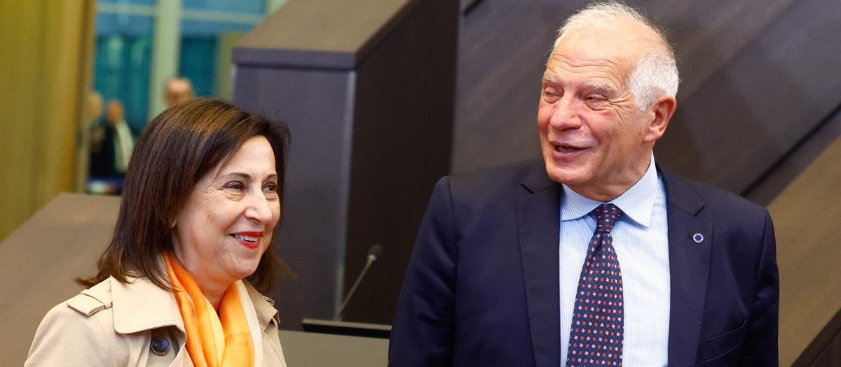 Josep Borrell con Maragarita Robles