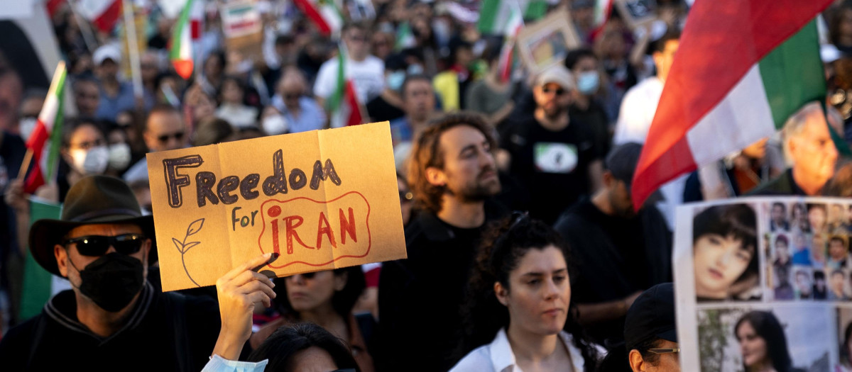 Protestas en favor de la libertad y cambio de régimen en Irán