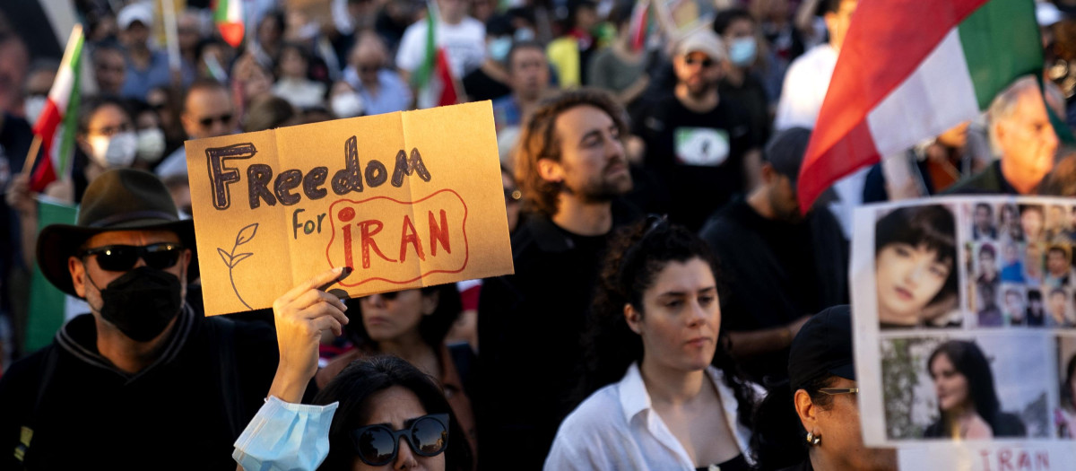 Protestas en favor de la libertad y cambio de régimen en Irán