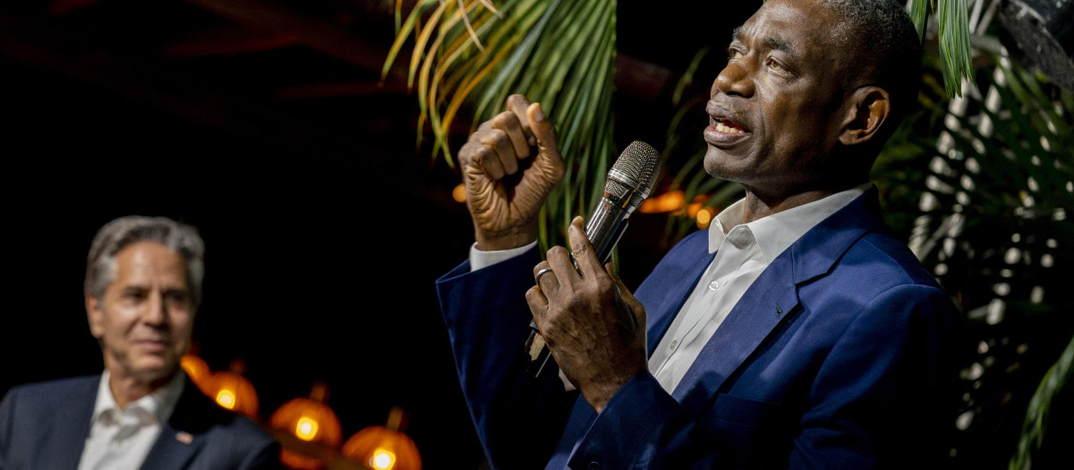 Dikembe Mutombo, en primer plano, en una imagen de archivo