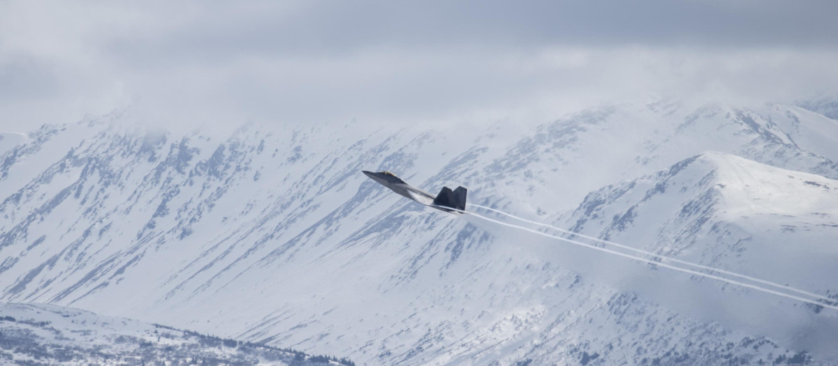 Avión de combate F-22 Rapto de EE.UU. en Alaska