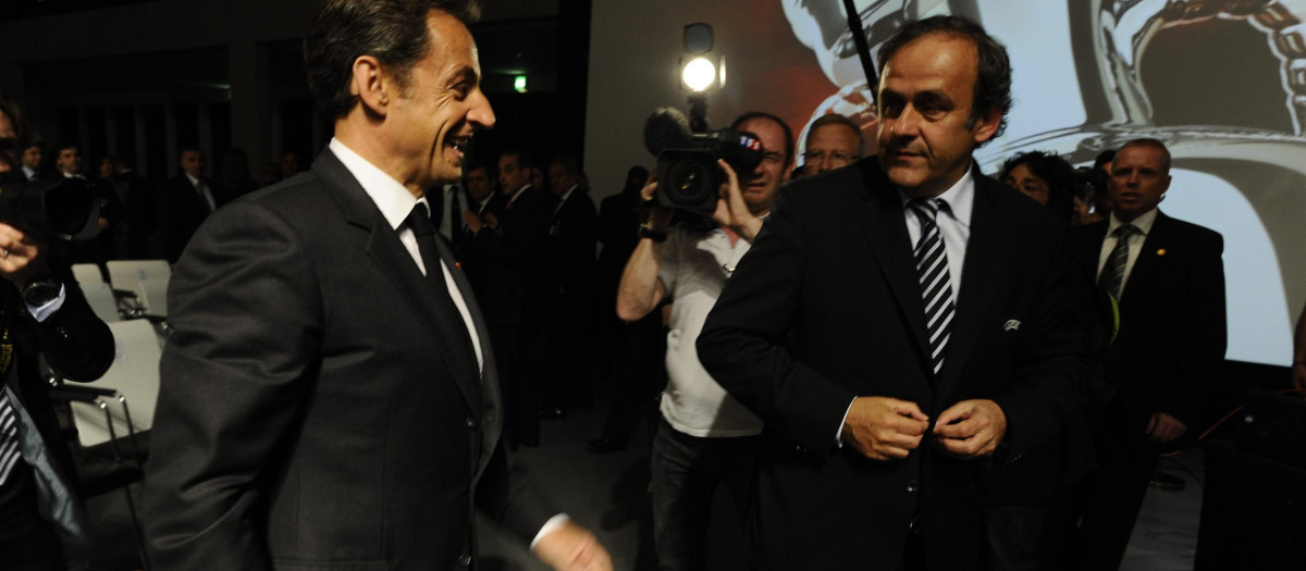 Sarkozy y Platini, en 2010, cuando se produjo esta comida decisiva para dar a Qatar el Mundial