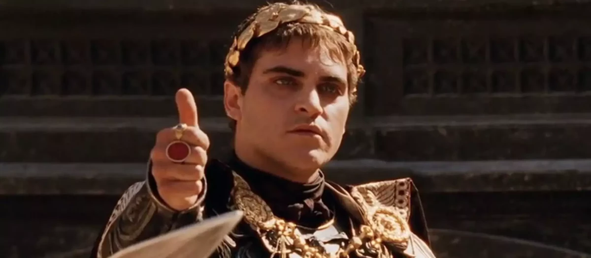 Joaquin Phoenix como el emperador Cómodo en la película 'Gladiator'