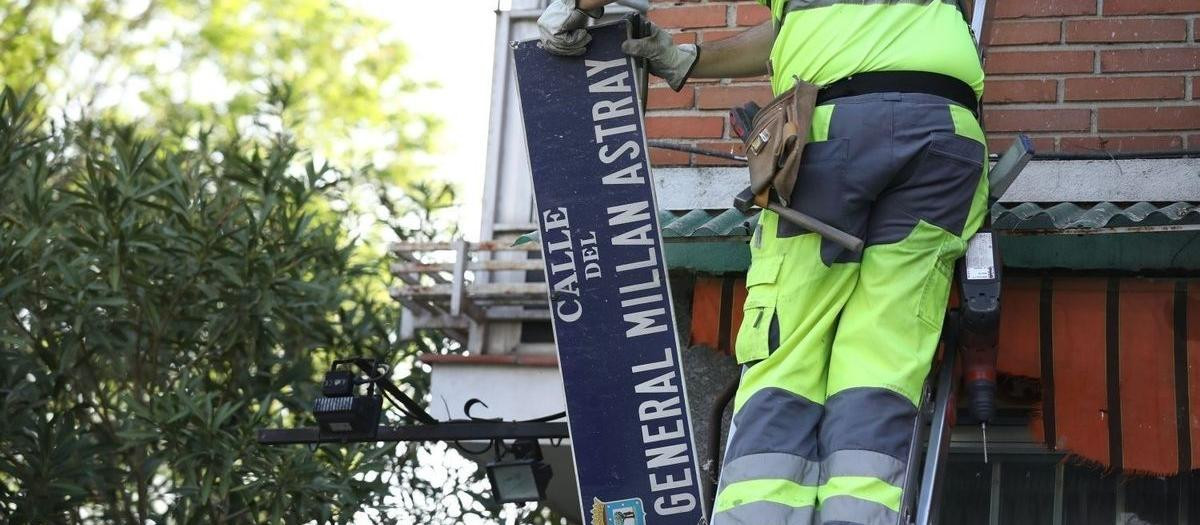 Retirada de la placa de la calle del general Millán Astray